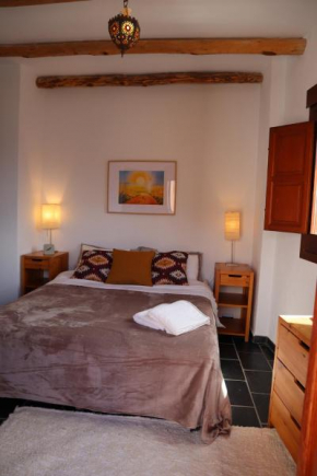 Cozy, comfy, 2BR house- panoramic view and rooftop